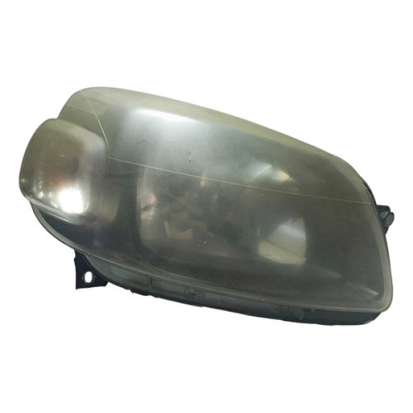 Farol Direito Fiat Uno Sport 2012 (detalhe).
