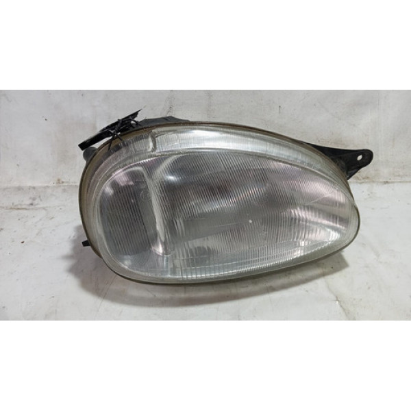 Farol Corsa Direito 2000 Detalhe Direito