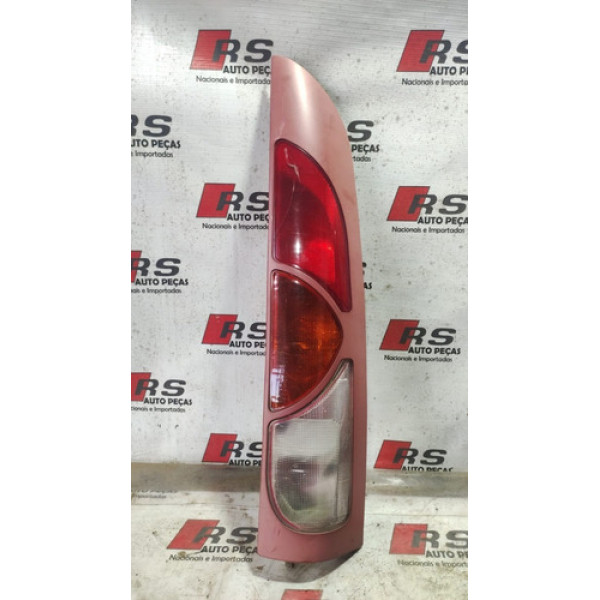 Lanterna Traseira Direita Kangoo 02 Avaria
