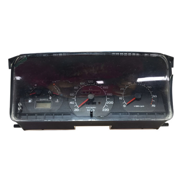 Painel De Instrumentos Ford Versales Possui Detalhe.