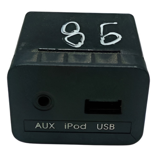 Entrada Usb Auxiliar Kia Cadenza 2011/2012. Preto